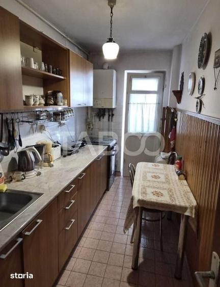 Apartament cu 3 camere decomandat în Plopilor