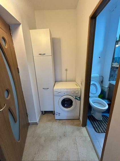Apartament cu 2 camere semidecomandat în Frații Golești