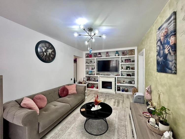 Apartament cu 3 camere semidecomandat în Florești