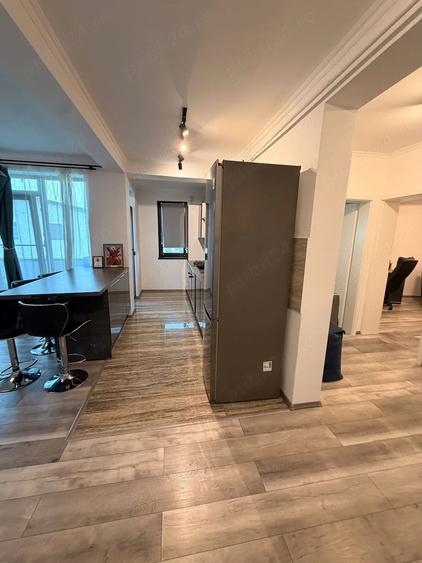 Apartament cu 3 camere semidecomandat în Giroc