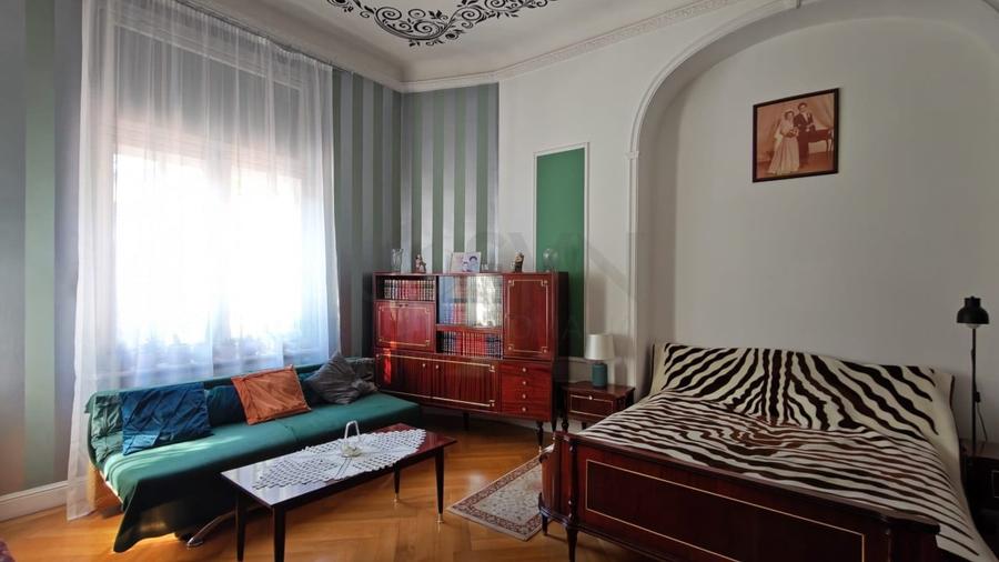 Apartament cu 4 camere semidecomandat, mobilat în Dacia