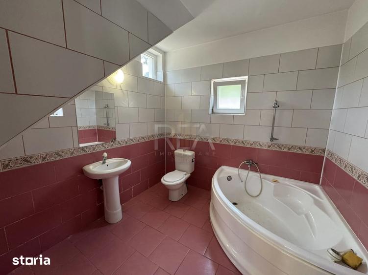 Casă individuală cu 7 camere cu Canalizare în Regie