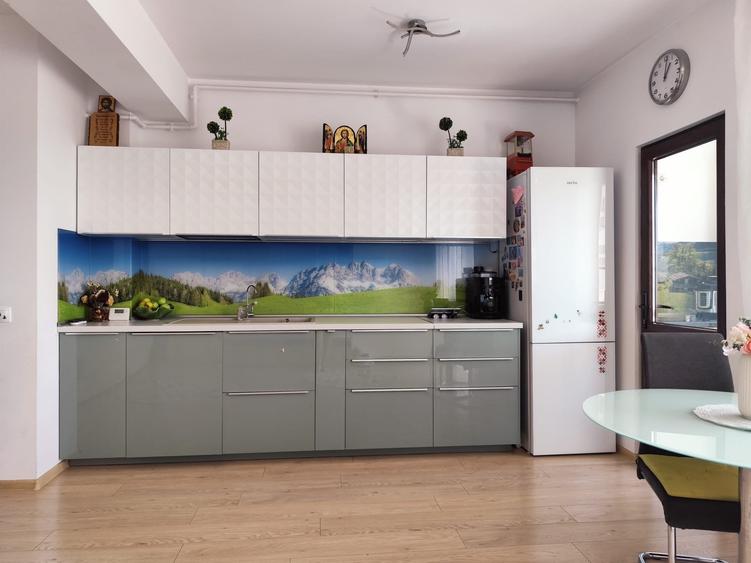 Apartament cu 3 camere semidecomandat în Drumul Taberei