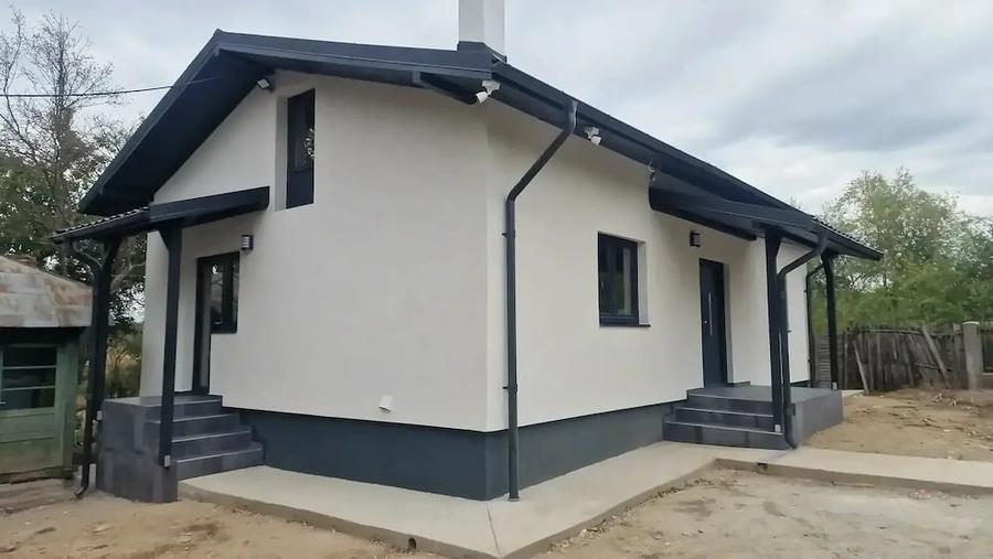 Casă cu 4 camere cu Teren 1800 Mp în Bârsoiu