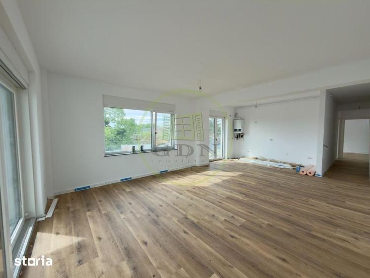 Apartament cu 3 camere decomandat în Siloz