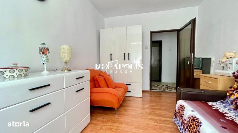Apartament cu 3 camere decomandat în Răcădău