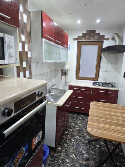 Apartament cu 3 camere decomandat în Obor
