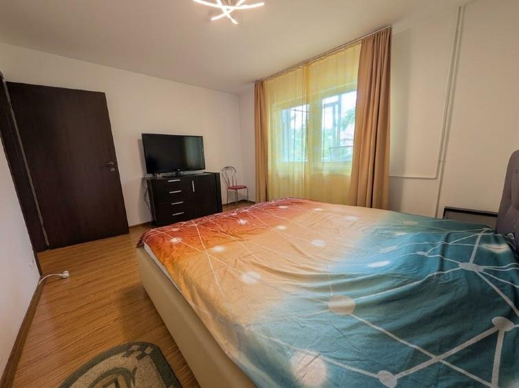 Apartament cu 4 camere decomandat, mobilat în Steaua