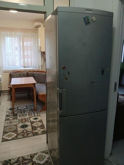Apartament cu 2 camere semidecomandat în Craiovița Nouă