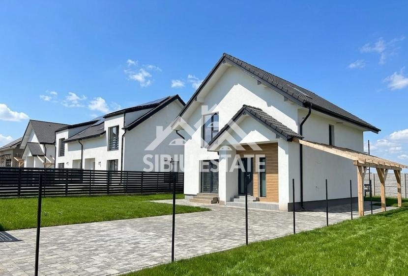 Casă individuală cu 5 camere cu Canalizare în Șura Mică