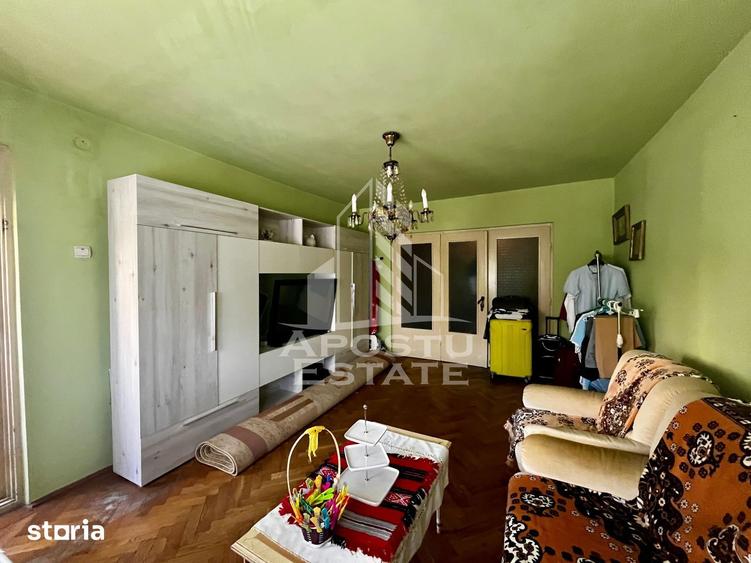 Apartament cu 4 camere semidecomandat, mobilat în Take Ionescu