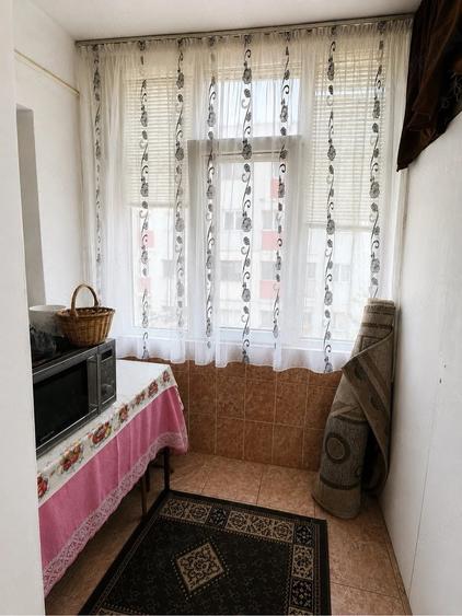 Apartament cu 3 camere decomandat în Spital