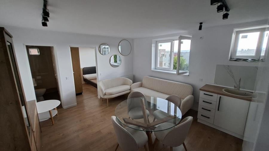 Apartament cu 2 camere în Micro 1