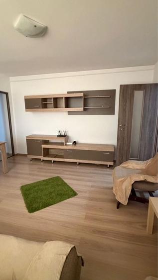 Apartament cu 3 camere semidecomandat în Unirii