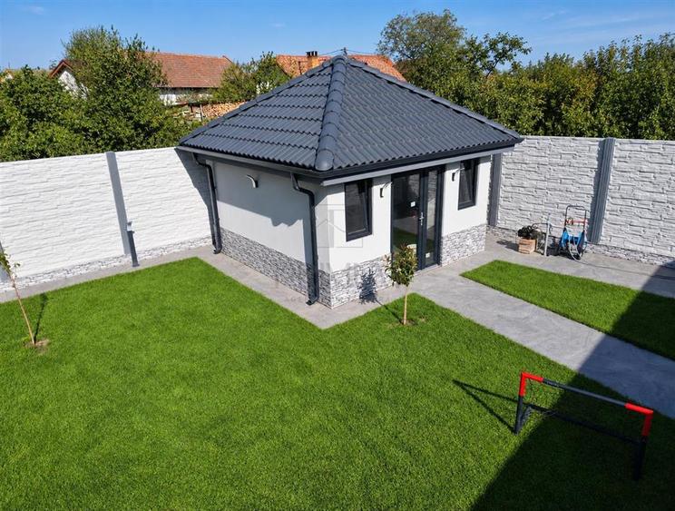 Casă individuală cu 5 camere cu Canalizare în Sânmihaiu Român
