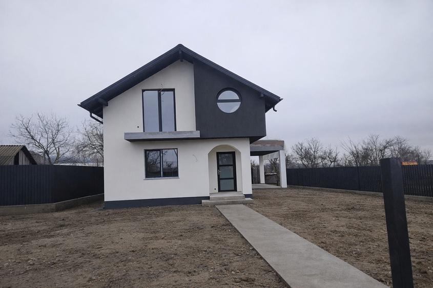 Casă cu 3 camere în Mihăești