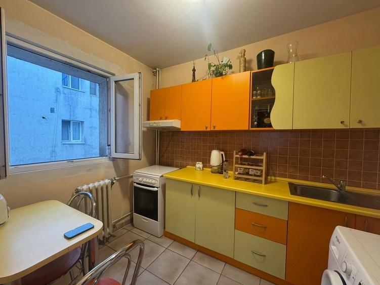 Apartament cu 2 camere semidecomandat, mobilat în Dorobanți