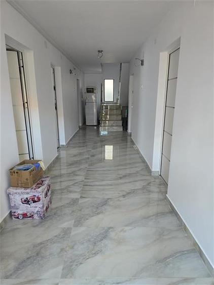 Casă individuală cu 10 camere cu Canalizare în Central