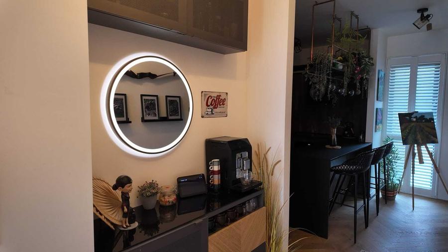 Apartament cu 3 camere semidecomandat în Petrești