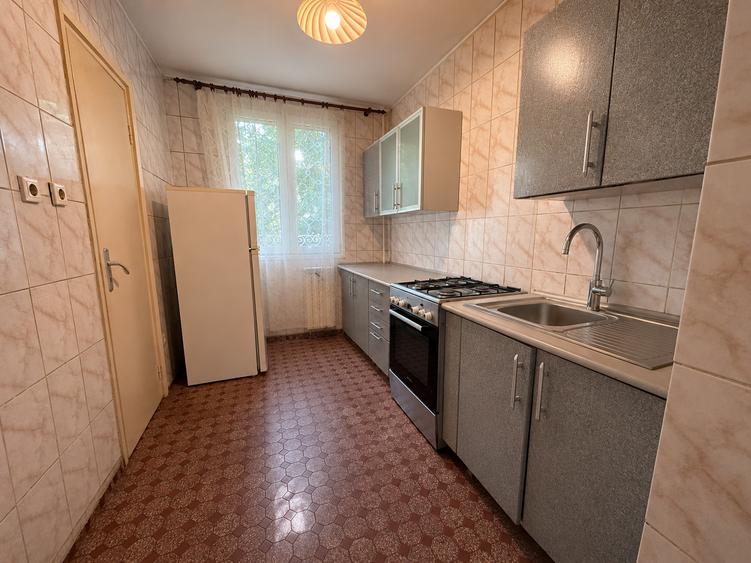 Apartament cu 3 camere semidecomandat în Drumul Taberei