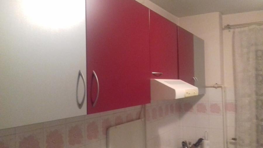 Apartament cu 3 camere semidecomandat, mobilat în Spitalul Județean