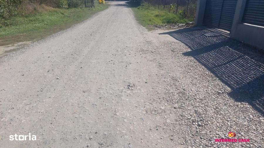 Teren de 1500 mp, în Roșia