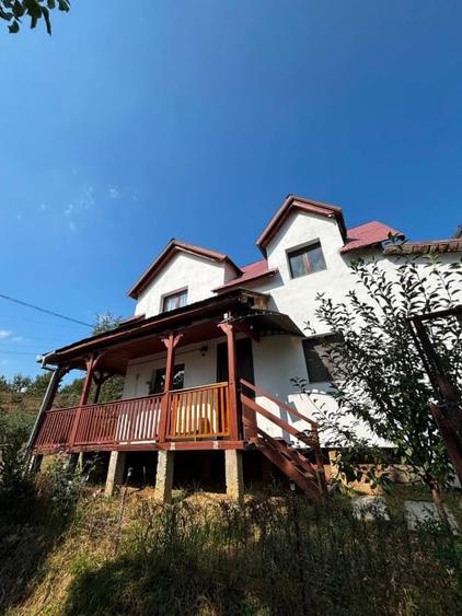 Casă individuală cu 6 camere cu Canalizare în Ocoliș