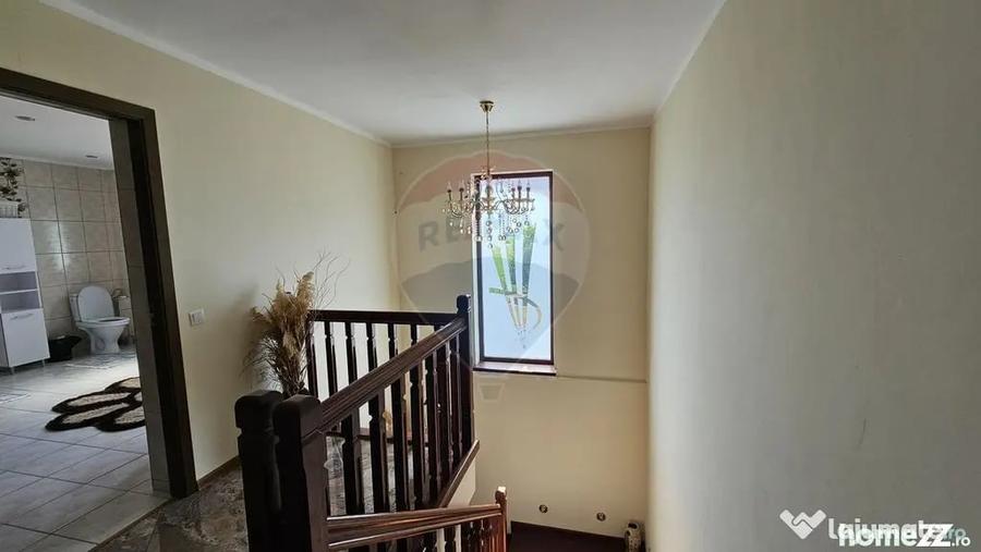 Casă cu 6 camere cu Teren 3600 Mp în Hănțești