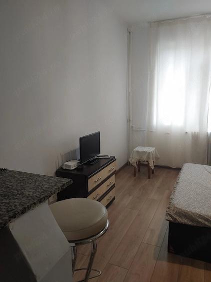 Garsonieră semidecomandată în Far