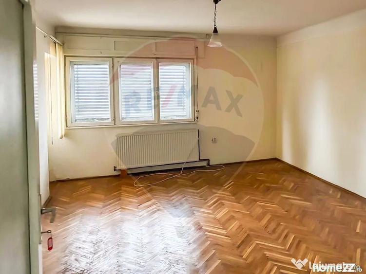 Casă cu 4 camere cu Teren 1145 Mp în Central