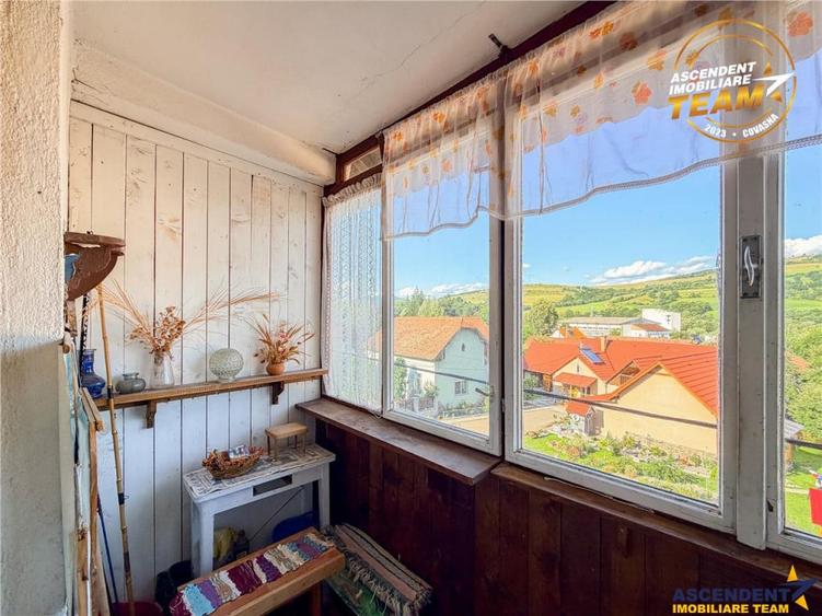 Apartament cu 3 camere decomandat în Malnaș