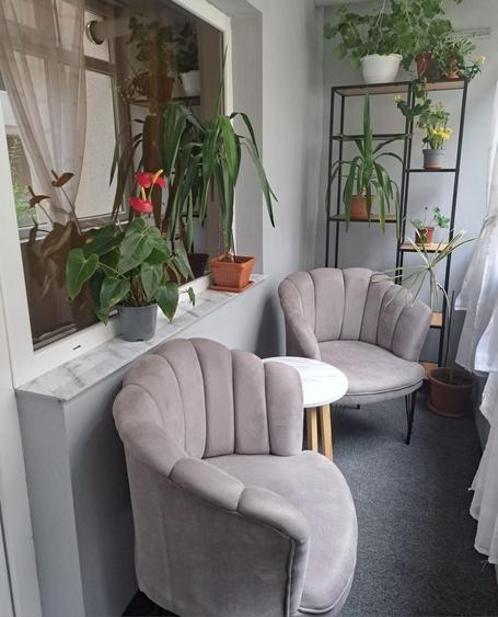 Apartament cu 3 camere decomandat în Uiești