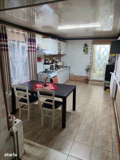 Casă cu 4 camere cu Teren 700 Mp în 23 August