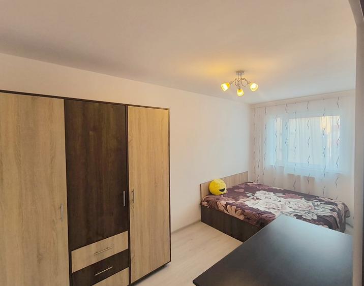 Apartament cu 3 camere semidecomandat în Astra