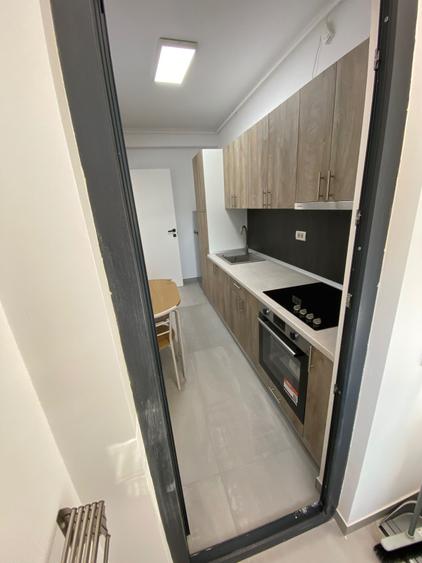 Apartament cu 6 camere decomandat în Exterior Vest