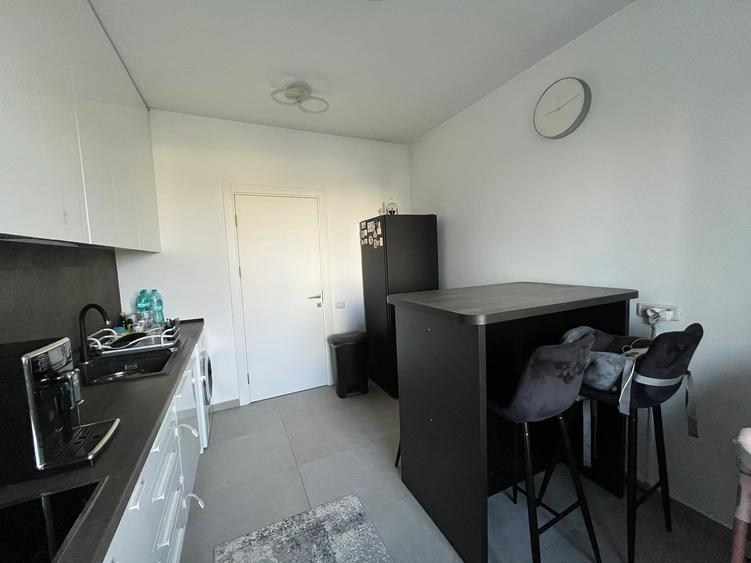Apartament cu 3 camere decomandat, mobilat în Brâncoveanu