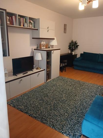 Apartament cu 3 camere decomandat în Olteni