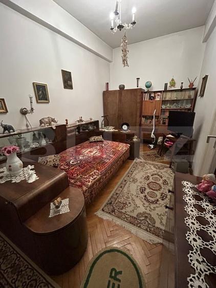Apartament cu 3 camere semidecomandat, mobilat în Semicentral