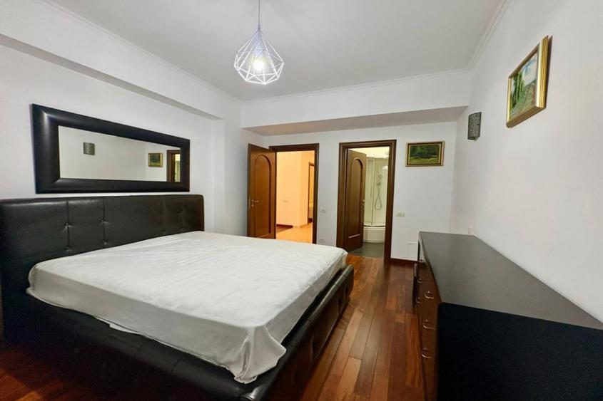 Apartament cu 3 camere semidecomandat, mobilat în Bucureștii Noi
