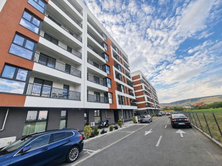 Apartament cu 2 camere semidecomandat, mobilat în Florești