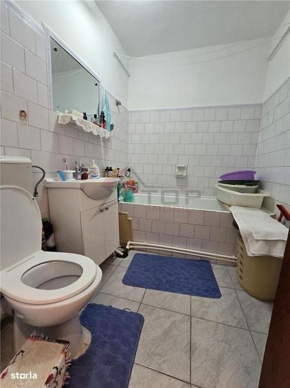 Apartament cu 3 camere decomandat în Nicolina