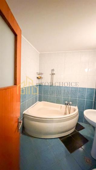 Apartament cu 3 camere semidecomandat, mobilat în Tei