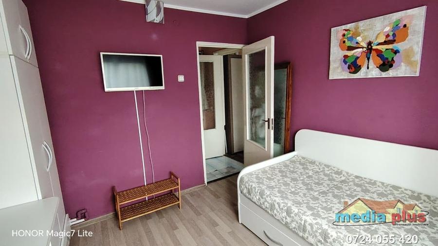Apartament cu 3 camere semidecomandat în Micro 39