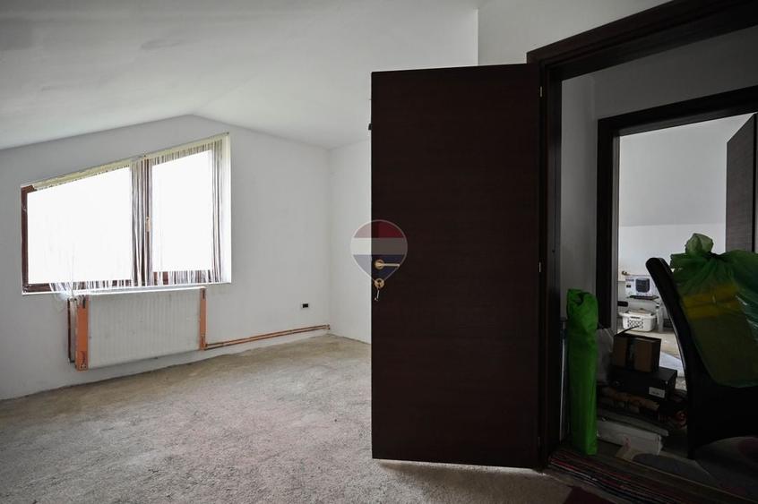 Casă individuală cu 4 camere cu Teren 1000 Mp în Podu Oltului