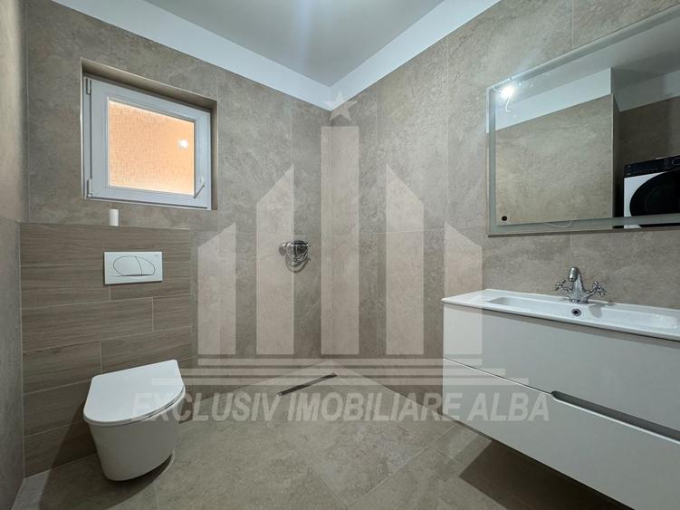 Casă individuală cu 4 camere cu Canalizare în Cetate