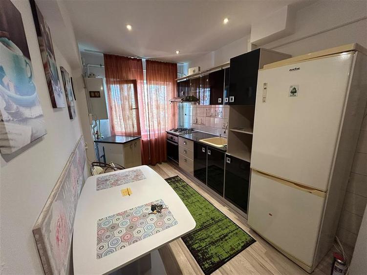 Apartament cu 2 camere decomandat în Gară