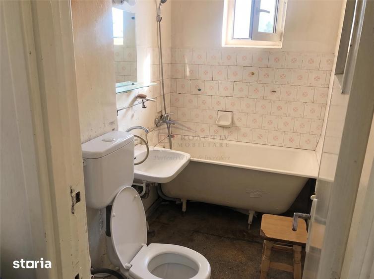 Apartament cu 3 camere semidecomandat în Central