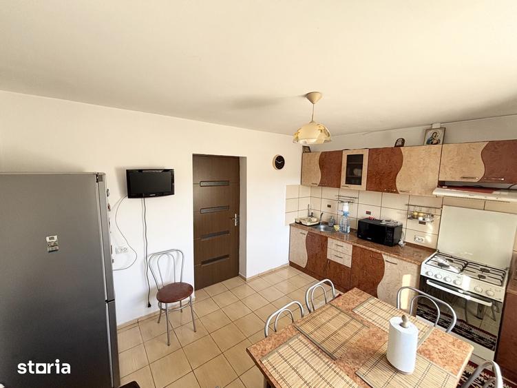 Casă cu 5 camere cu Teren 768 Mp în Poienarii Burchii