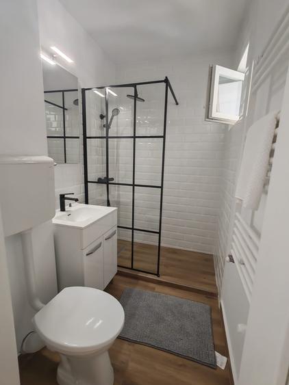 Apartament cu 3 camere semidecomandat în Drumul Taberei