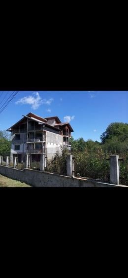 Casă cu 4 camere în Petros